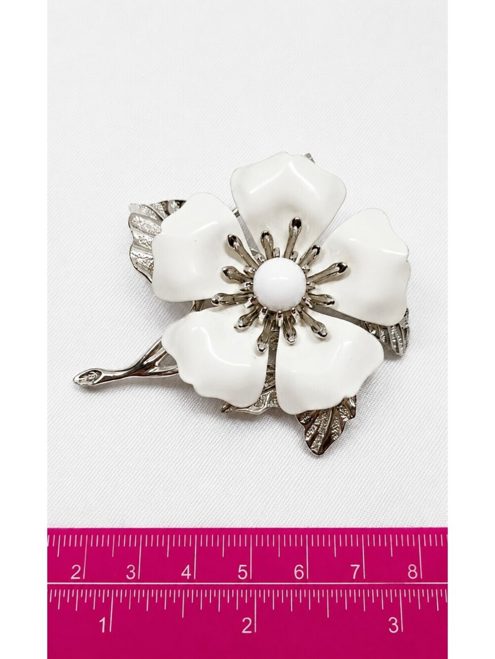 Vintage Sarah Coventry Summer Magic White Enamel Flower Brooch Silver Tone